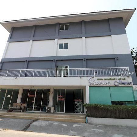 Oyo 75389 Pandora House Hotel Pattaya Exterior photo
